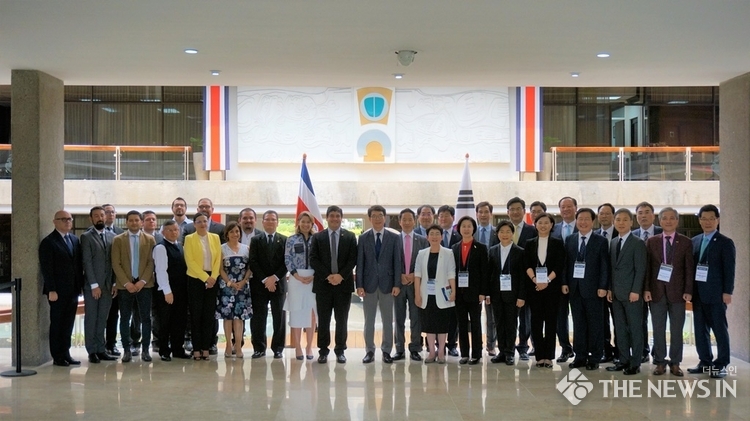 2019년 전국사회연대경제지방정부협의회 대통령실 예방 사진