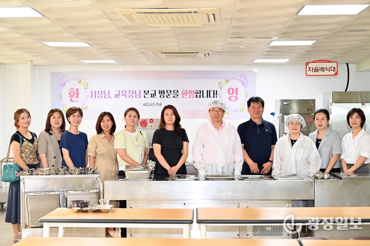 이현재 하남시장, 하남고 석식 지원 현장 방문… 직접 배식하며 수험생 응원