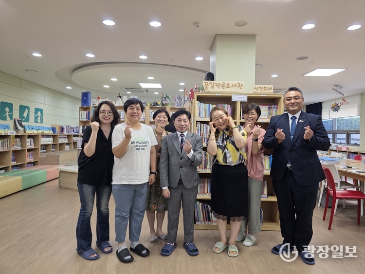 문복위 위원 및 도서관관계자 기념사 