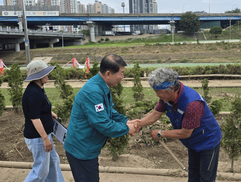구리시, 왕숙천 범람에 따른 공원시설 피해 복구에 구슬땀
