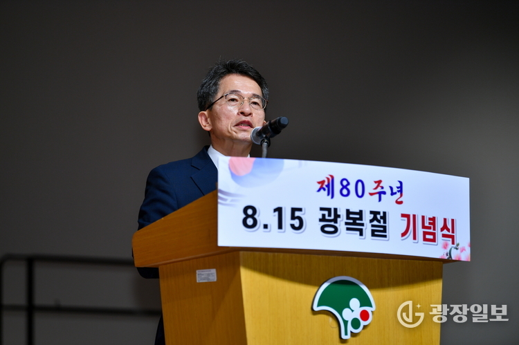 유정근 영주시장 권한대행이 8.15 광복절 기념사를 하고 있다