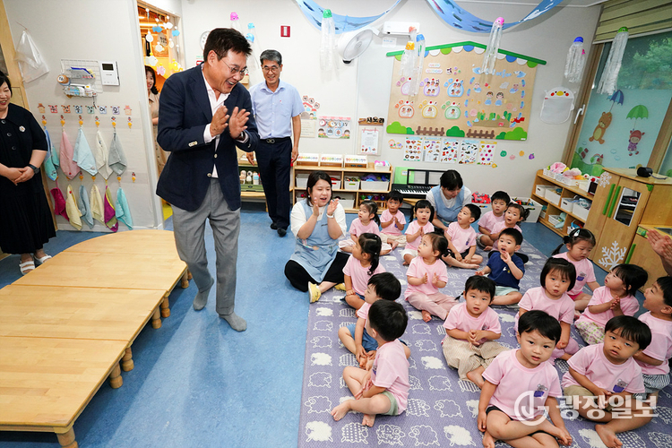 경희궁솔빛어린이집을 방문한 정문헌 종로구청장