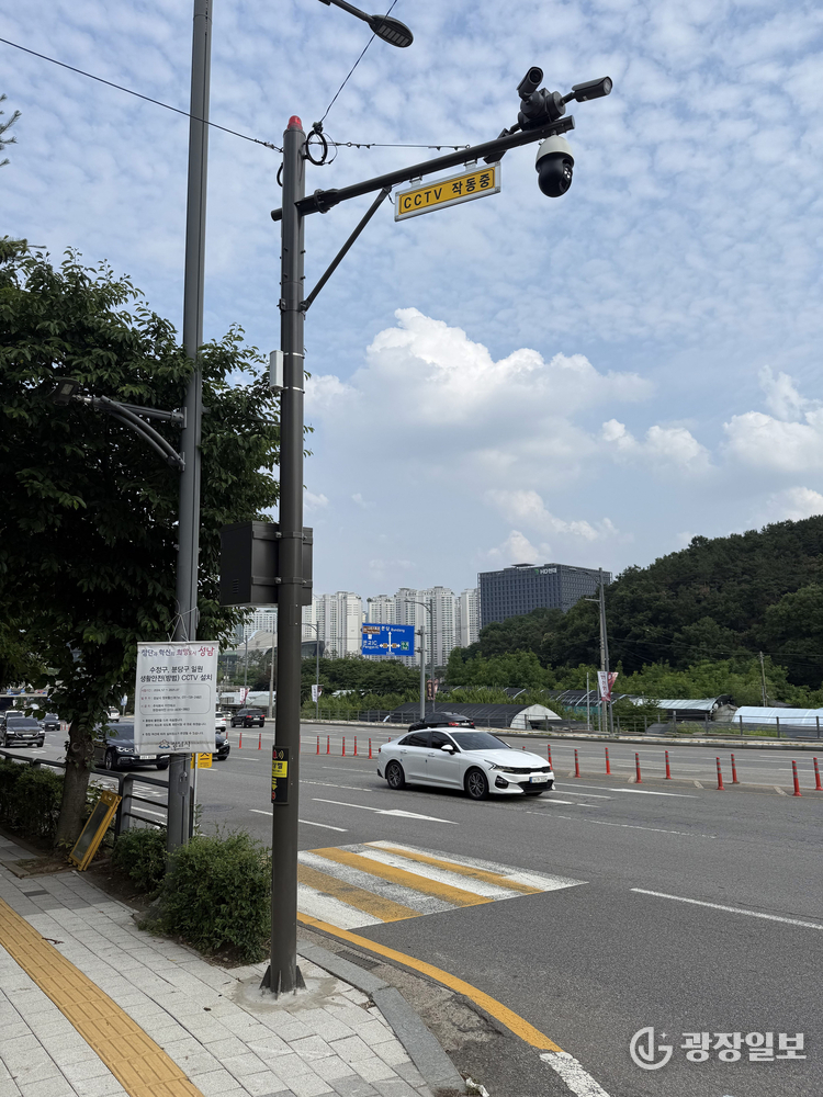 백현동 안양판교로 한국석유관리원 인근에 신규 설치된 CCTV모습