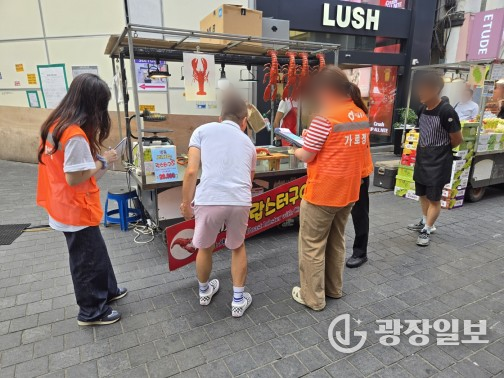 명동 거리가게 점검 모습_