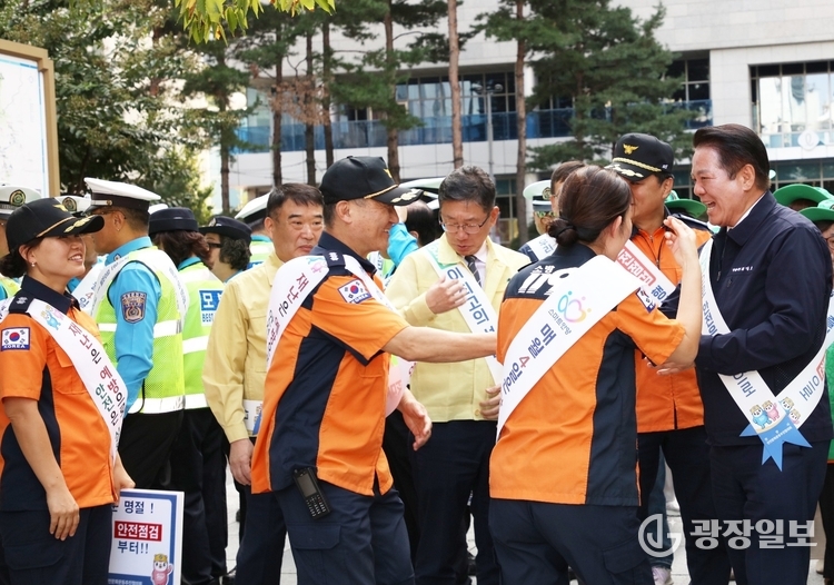 안전 전검의 날 민관합동 캠페인 사진3(10월1일 범계역 앞)