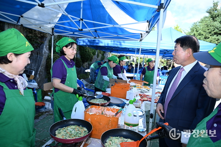 구리시 교문1동 새마을부녀회, ‘사랑의 바자회’로 이웃사랑 실천