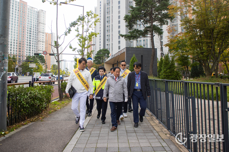주광덕 시장, 시민과 함께 다산가람초서 아동 안전 확보를 위한 현장점검(로드체킹)