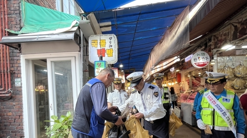 안양동안경찰서, 호계시장에서 교통질서 확립 캠페인 전개