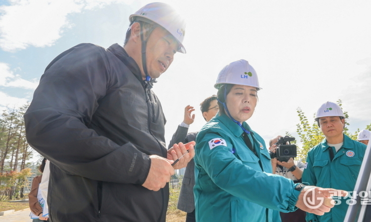 신계용 과천시장, 지식정보타운 공원·하천 조성 현장 점검