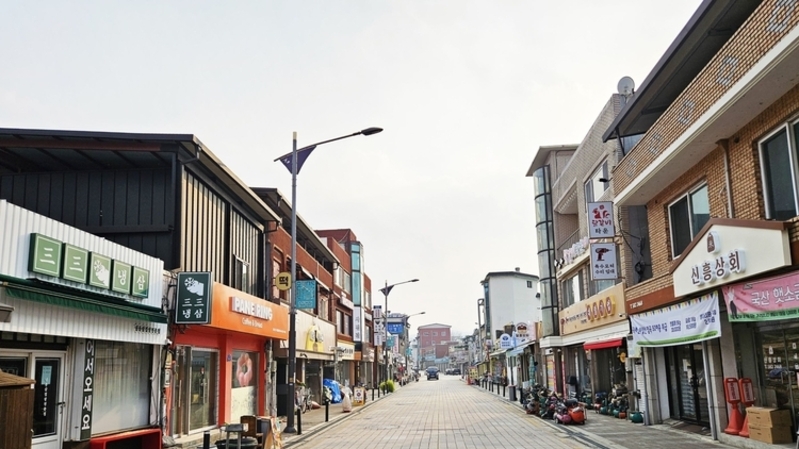 가평군, 음악역1939 거리 간판 정비 완료…도시경관 새단장