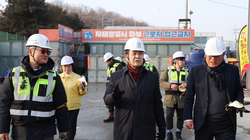 김성제 의왕시장이 동절기 철도건설 현장의 안전사고 예방을 위해 현장 점검에 나섰다.