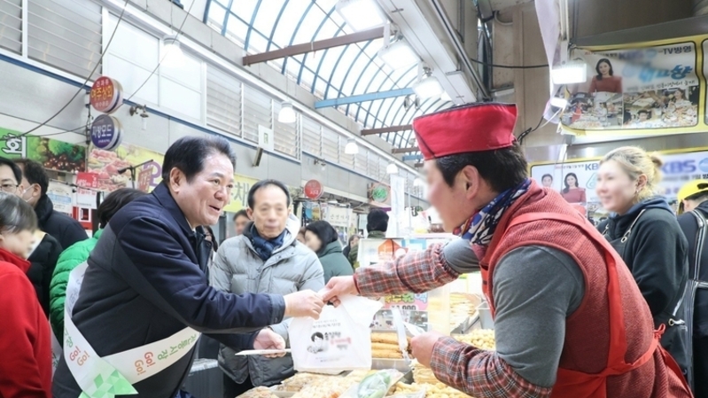 안양시, 설 앞두고 전통시장 방문…상인 격려·민생 소통 나서