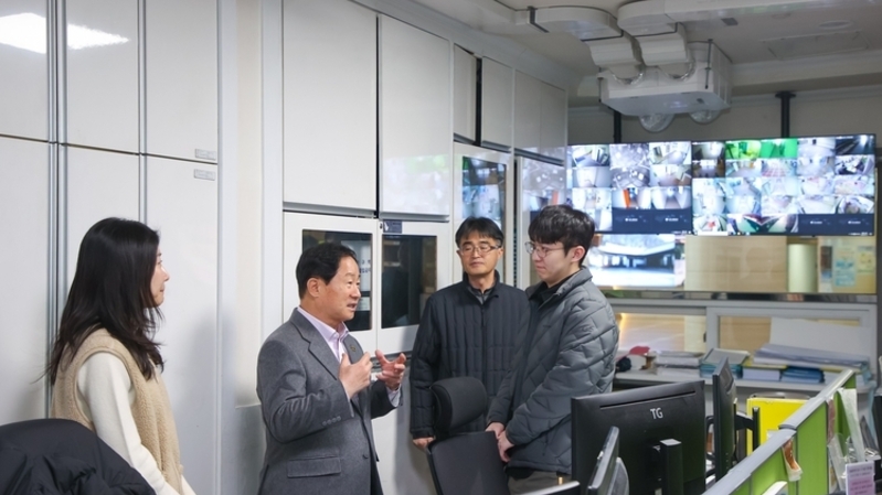 남양주시는 17일 설 명절을 맞아 시민들의 안전하고 평온한 연휴를 위해 민생 현장 점검과 비상근무 체계 운영 상황을 집중 점검했다.