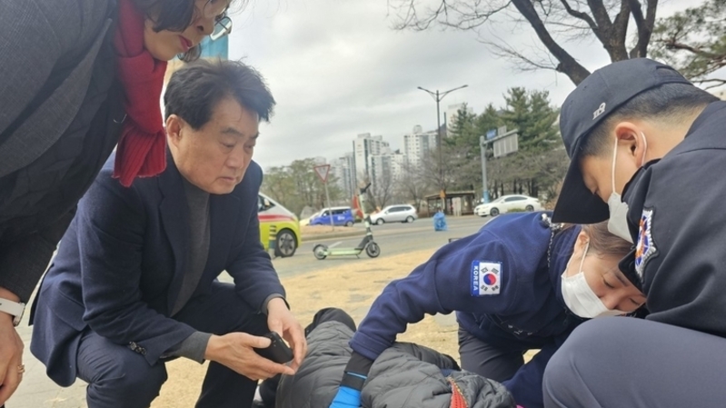 하은호 군포시장, 길에 쓰러진 할머니 신속 구조…“봄철 안전 각별히 유의”