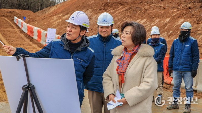 과천시, 지식정보타운 연결녹지·단설중학교 조성 현장 점검