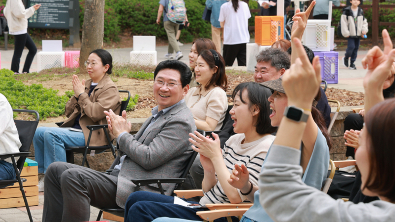 용인 수지구서 '공원 리딩 파티' 개최…시민 150여 명 참여