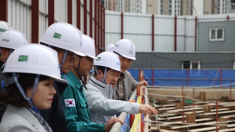 별내노인복지관 공사 현장 점검…남양주시장 "안전·품질 강화"