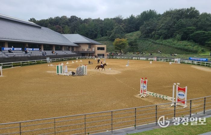 제4회 화성특례시장배 화성특례시 유소년 승마대회 경기장
