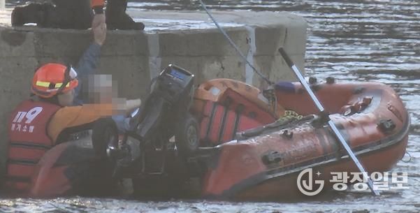 가평소방서, 신청평대교 아래 빠진 50대 남성 신속 구조