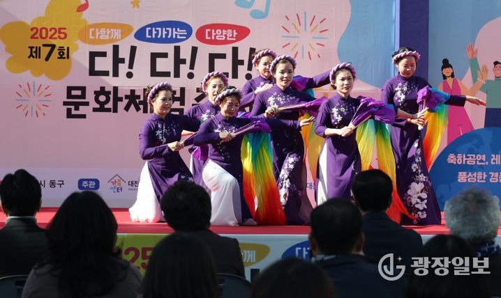 ‘다다다 문화체험 축제’에서 주민들이 다양한 체험 프로그램에 참여하고 있는 모습