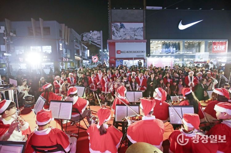 2025 신포문화의거리 크리스마스 트리 축제 개최