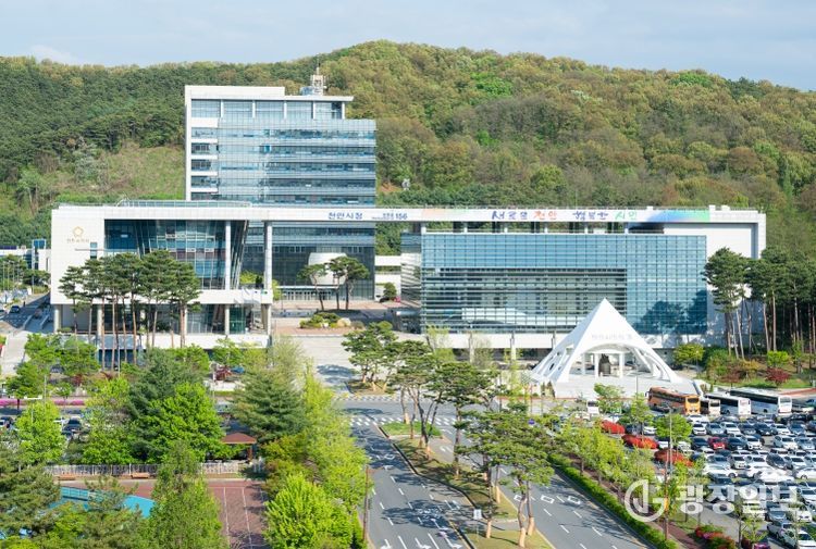 1. 천안시청 전경.