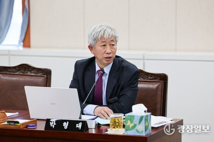 박형대 의원(진보당·장흥1)이 20일 전라남도 환경산림국 소관 2025년도 제3회 추가경정 예산안 심사에서 질의하고 있다.