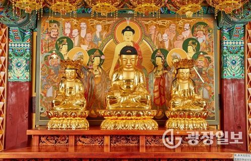 삼척 신흥사 석조석가여래삼존좌상