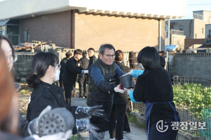 강릉시, 연탄 나눔 봉사로 지역사회에 온정 전해