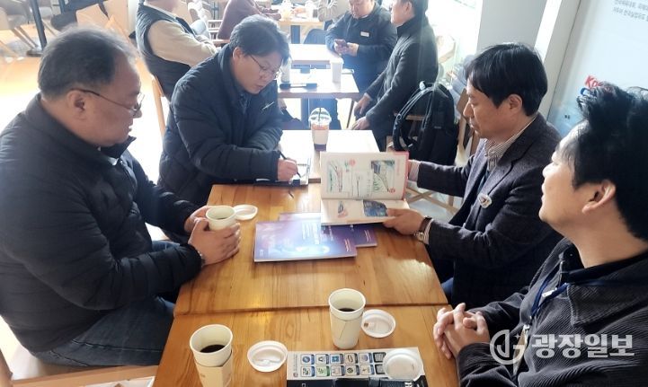 홍천군민 간절한 염원이 담긴 책자, 중앙부처에 전달!