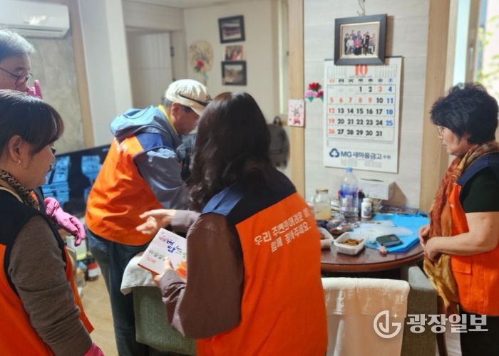 수원시 영통구 광교1동, 겨울맞이‘빵 나눔·주거청소’로 취약가구에 온기 전해