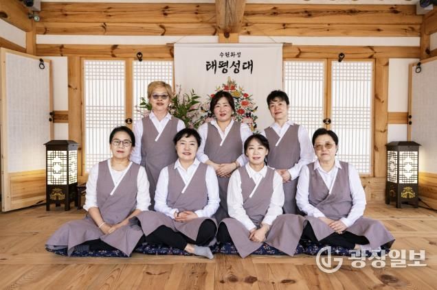 혜경궁 궁중다과 체험을 운영하는 수라지기