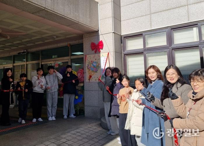 수원교육지원청, ‘수원 E:음 공유학교’ 거점활동공간 현판식 개최