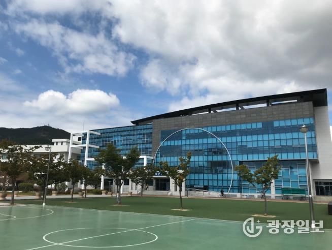 경상남도청소년성문화센터 팀원과 동반자, 경상남도지사 표창-사천시복지청소년재단 전경