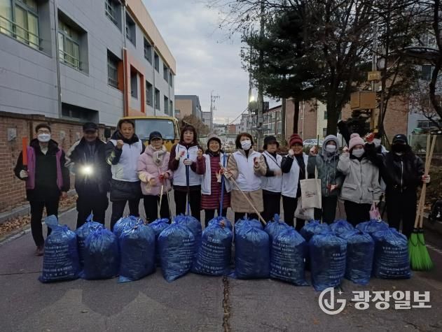 동두천시 생연2동 바르게살기위원회, 연말 맞이 낙엽 대청소
