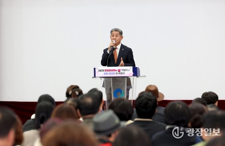 인천시의회 정해권 의장, 자원봉사자의 날 기념식서 봉사자들 격려