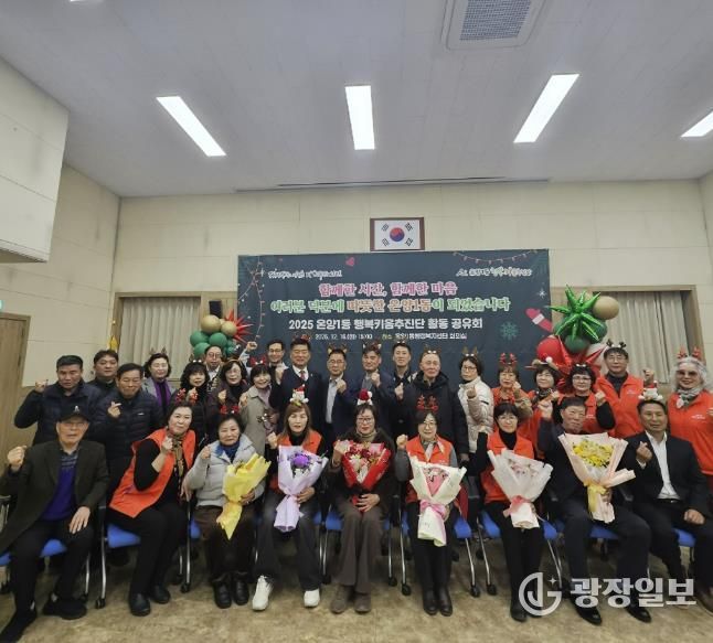 활동공유회 기념 촬영 모습