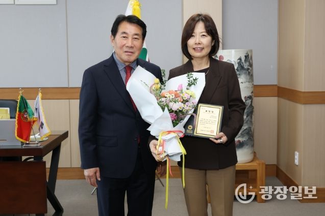 한국필립모리스(주) 윤희경 대표이사, 도지사 표창 수상