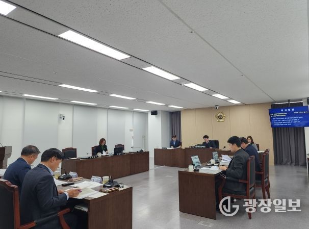 충청광역연합의회 제7회 정례회 제1차 초광역 행정산업위원회 회의 개최