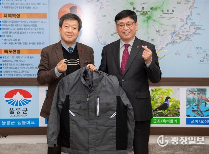 울릉농업협동조합, ‘ 희망 2026 나눔캠페인 ’성금 및 방한복 기탁