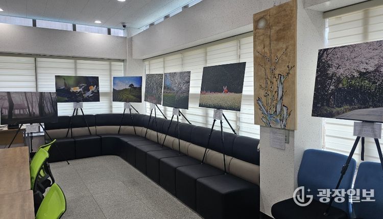 「작은 갤러리, 큰 감동–화개면 직원 그림·사진展」
