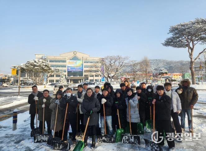 고창군, 전 직원 제설작업으로 시무식 대체..“군민 불편 최소화”