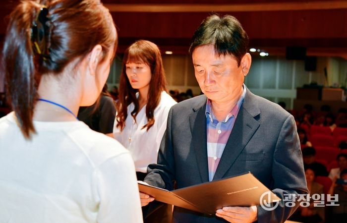 지난해 열린 군인재육성재단의 장학증서 수여식