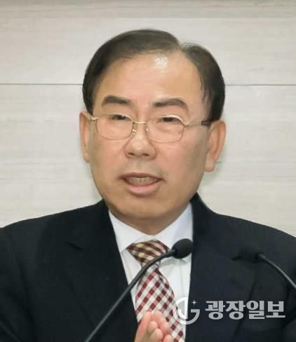 故 명위진 회장