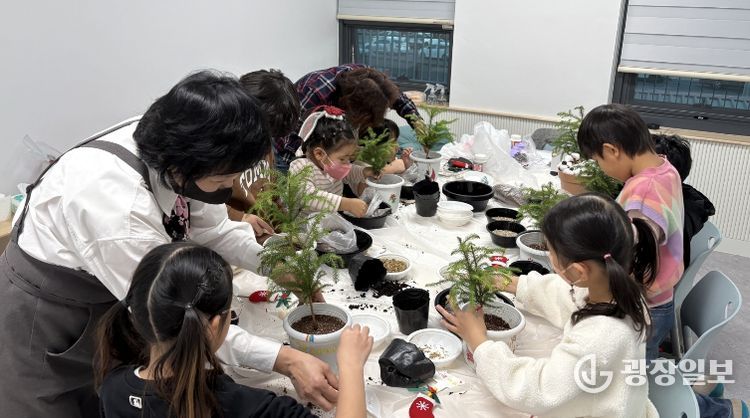 영천시 다함께돌봄센터에서 프로그램에 참여 중인 아이들