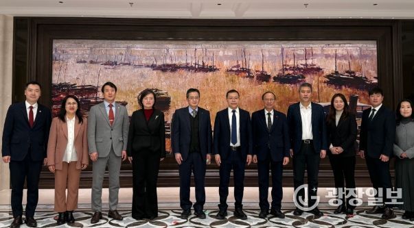 부천시 대표단은 5일 하얼빈 양수펑 부시장과 오찬 간담회 후 기념사진을 촬영했다.