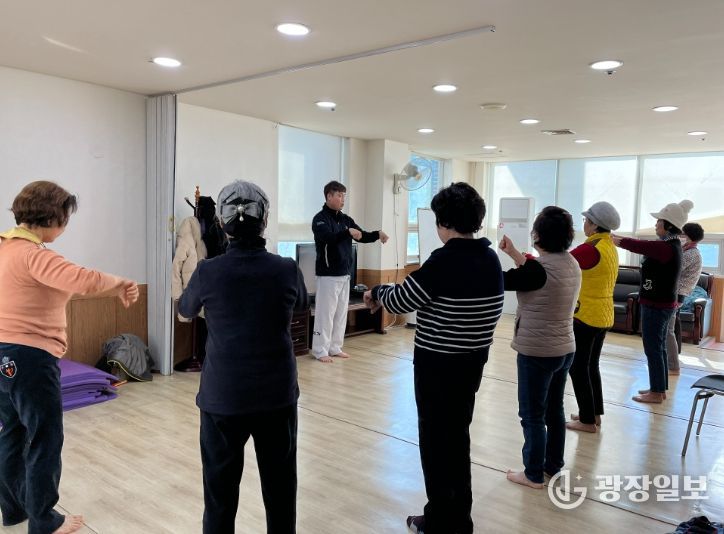 노인종합복지관 3개소(김해·동부·서부), 노년사회화교육프로그램