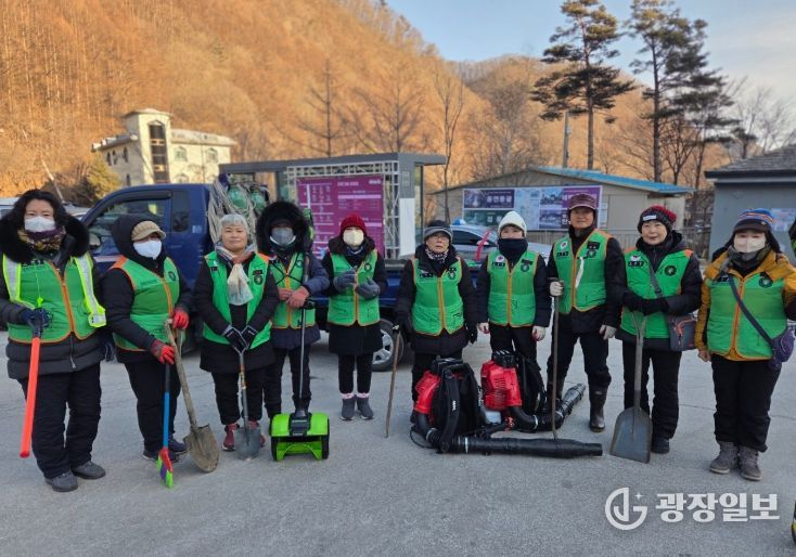 인도변 결빙 제거 등 제설·제빙 작업 집중 실시