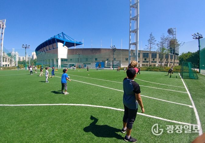 어린이 홈런왕 야구교실 수업(목동 다목적구장)