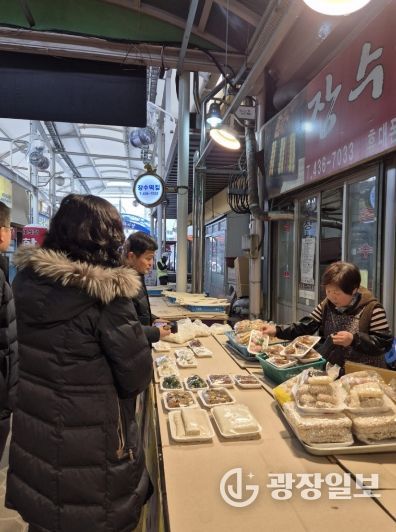 김천시 상하수도과, 설맞이 전통시장 장보기 나서